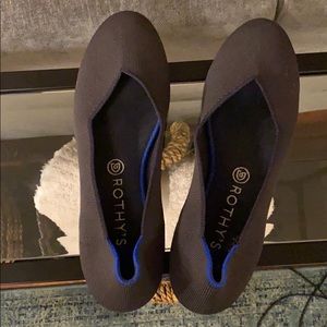 Rothy’s black flats